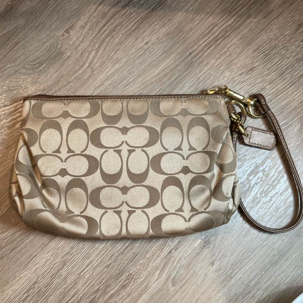 Coach XLarge Signature Wristlet - Picture 5 of 9